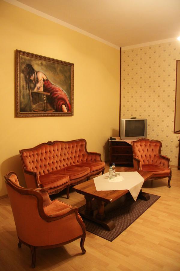 Hotel I Restauracja Chopin Zary  Ruang foto